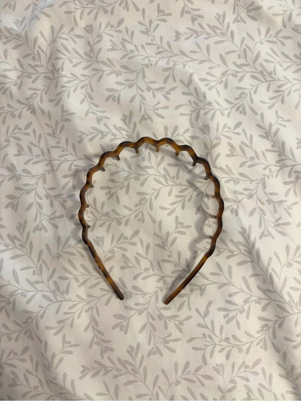 Tortoiseshell Wavy Plastic Headband - Women's Accessory